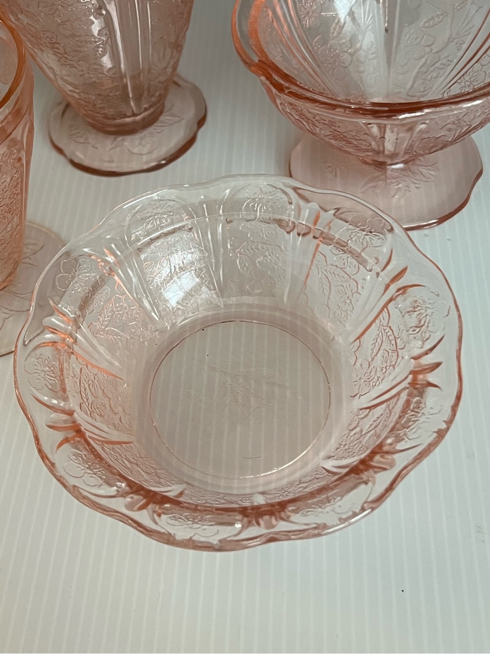4 piece Vintage Depression Glass Pink Jeanette Cherry Blossom pattern - Picture 5 of 6